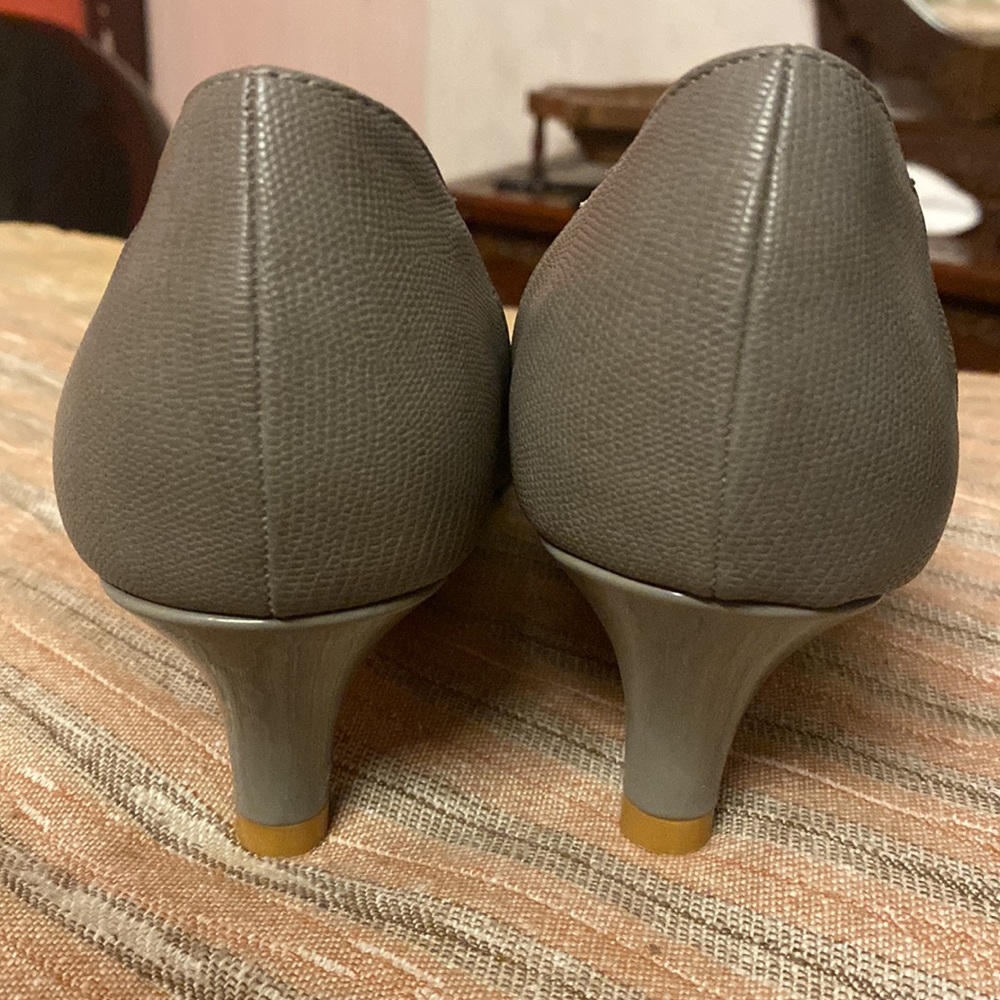 Not worn. As good as new. Don’t like heels. - Picture 2 of 8